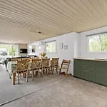 Hébergement de vacances Four-bedroom In