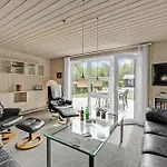 Hébergement de vacances Four-bedroom In *