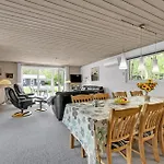 Hébergement de vacances Four-bedroom In Hemmet