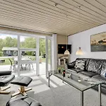 Four-bedroom In Hébergement de vacances