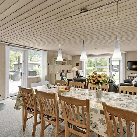 4 Bedroom Lovely Home In Hemmet